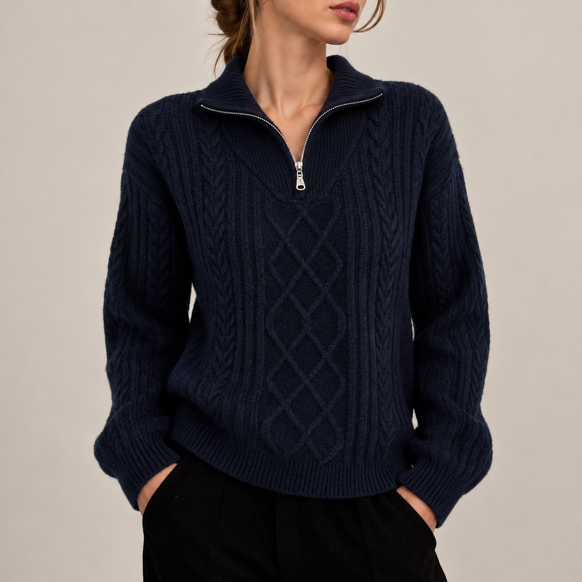 Pull en Maille Torsadée Bleu Marine à Col Zippé pour Femme